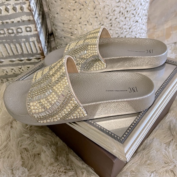INC Concepts Metallic Slides - Picture 10 of 10